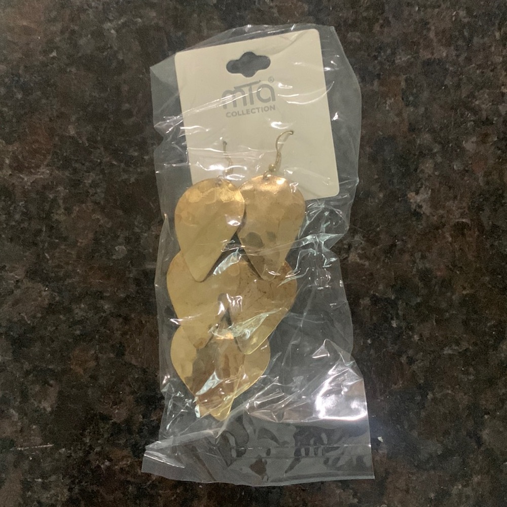 Mia Collection Gold Dangling Earrings